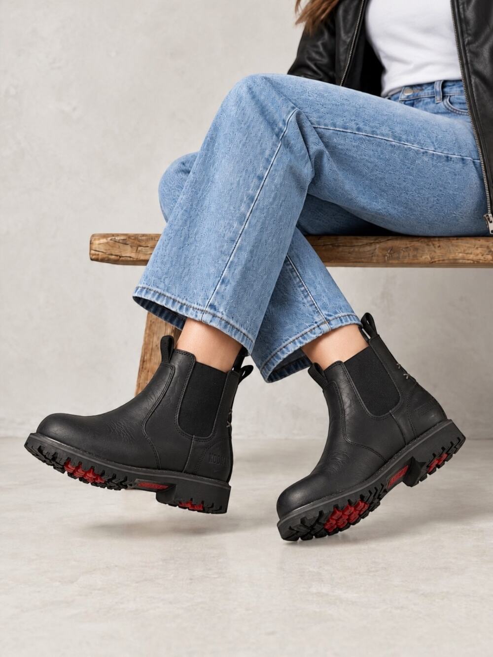 Kodiak Bralorne Women’s 7M Black Leather Composite Toe Chelsea Safety Work Boots